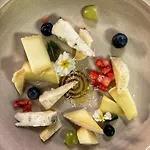 Värdshus Ginti Panzio, Orseg *