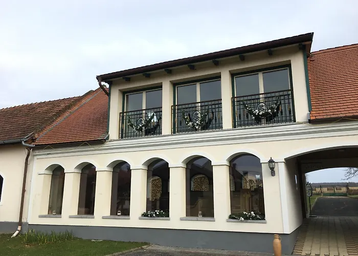 Ginti Panzio, Orseg Han/Misafirhane